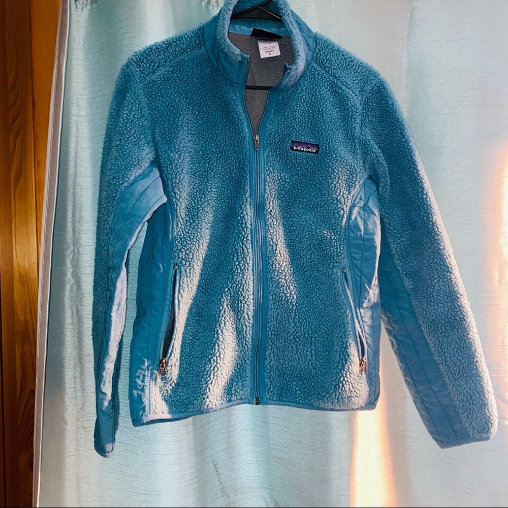 blue patagonia sherpa zip up